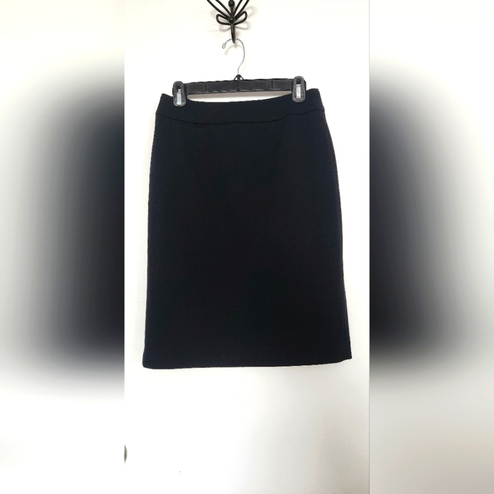 Calvin Klein Size 4 EUC Navy Skirt